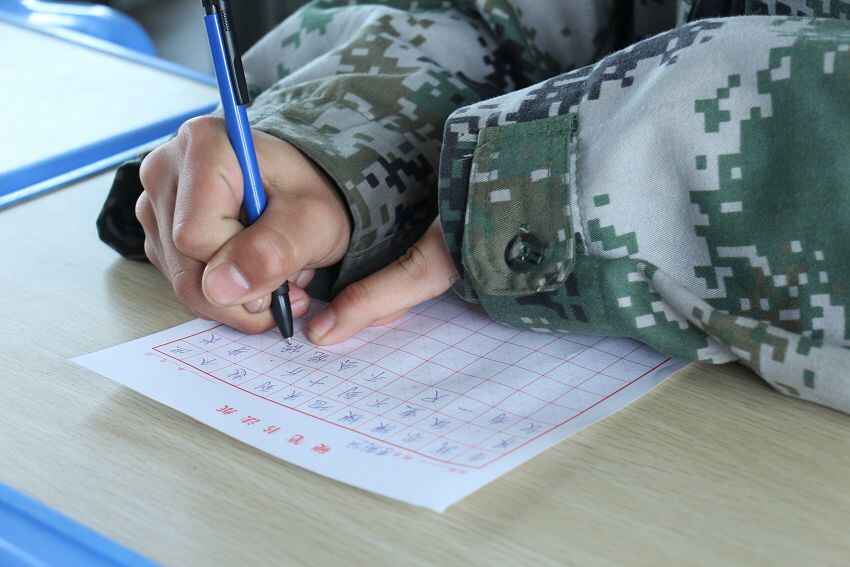 孩子非常厭學怎么辦 有什么好的方法幫助孩子(圖1)